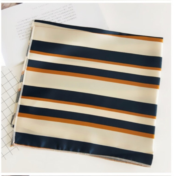 🌟NEW ARRIVAL🌟 Adorable Bandana/Scarf - Picture 2 of 2